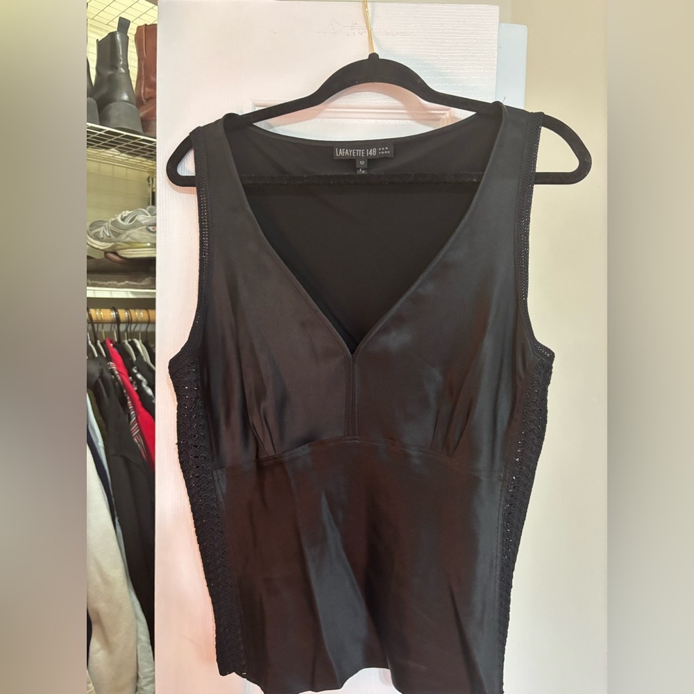 Lafayette 148 New York Black 100% silk V-Neck Sleeveless Top NWOT